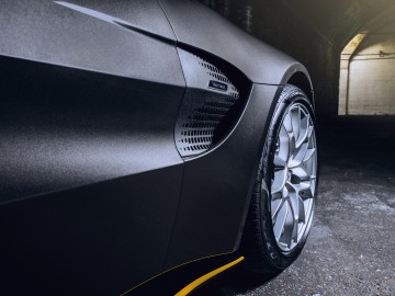 Aston Martin Vantage i DBS Superleggera 007